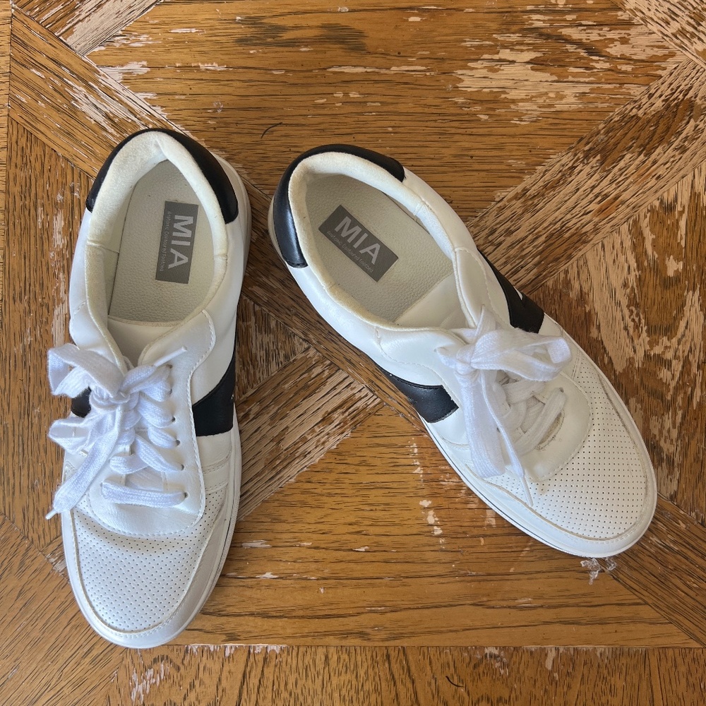 Mia Krew - Sneaker